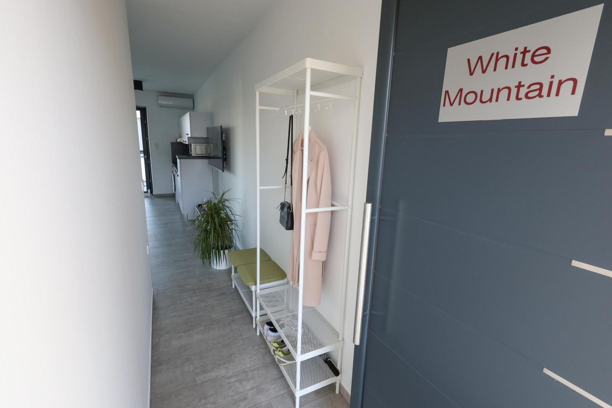 White Mountain Apartment Бановці Екстер'єр фото